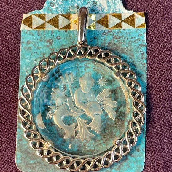 Vintage Etched Glass Zodiac Aquarius Pendant  & Necklace signed Crown TRIFARI - Picture 3 of 8